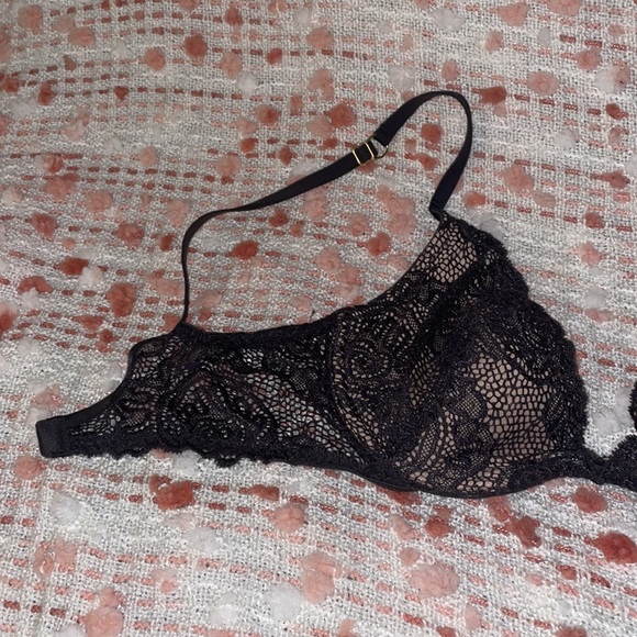 Victoria’s Secret Very Sexy Black Lace Push Up Bra Without Padding - Picture 2 of 5